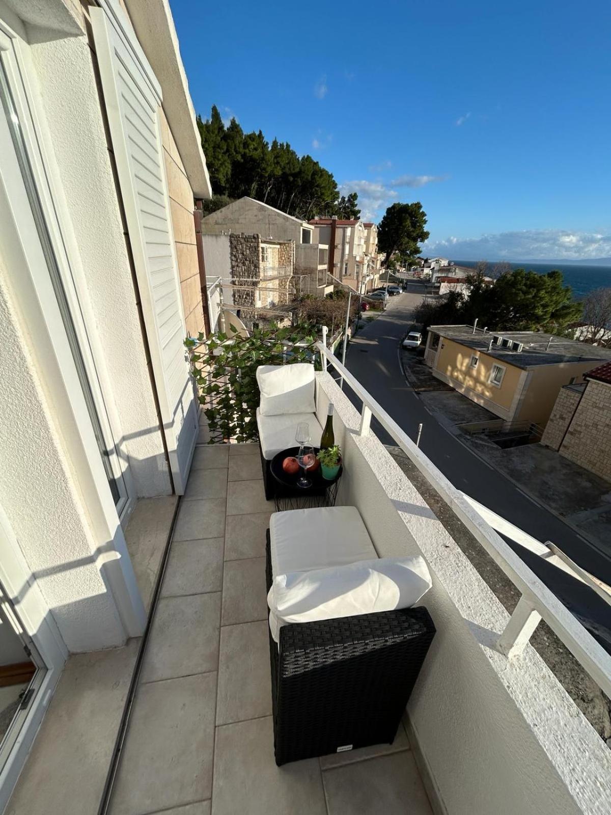 Apartments Emilija Brela Exterior foto